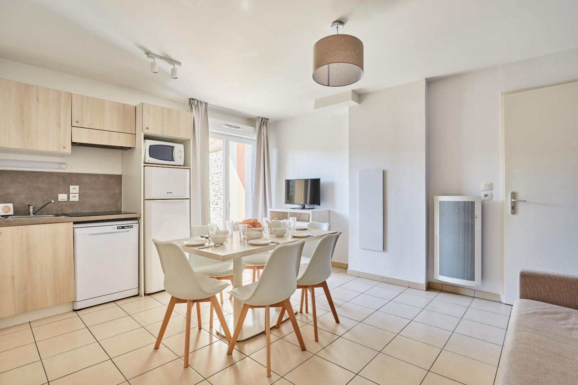 Residence Odalys Le Mas Des Flamants Aigues-Mortes Exterior photo