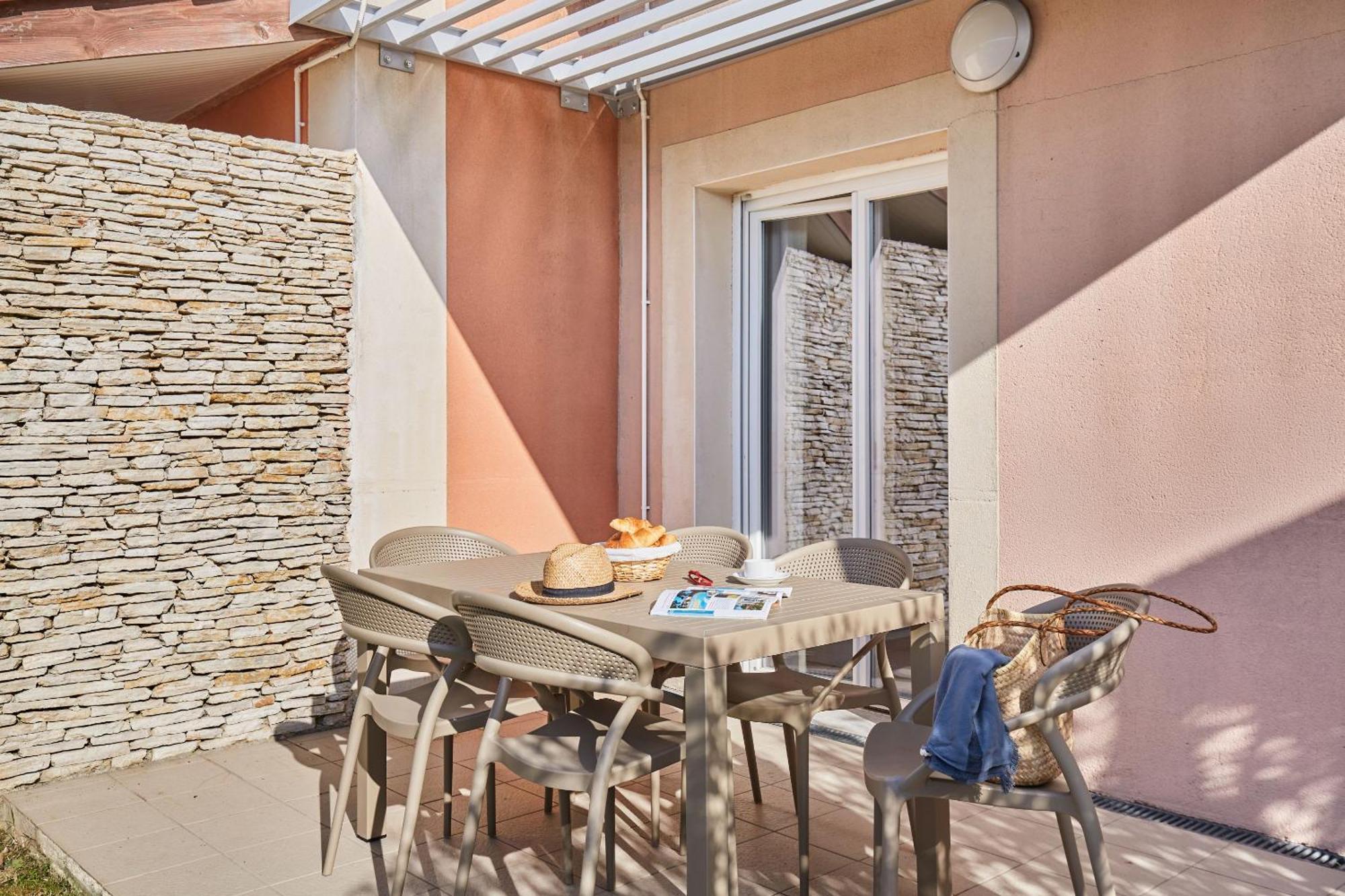 Residence Odalys Le Mas Des Flamants Aigues-Mortes Exterior photo